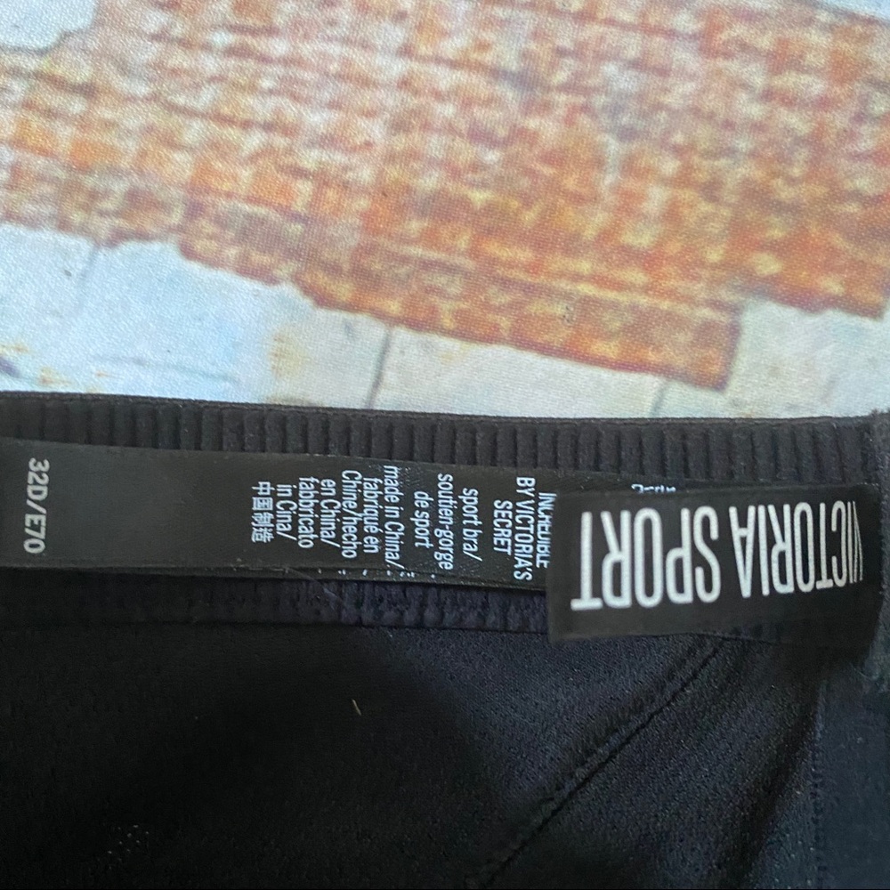 Victoria’s Secret gray sport bra size 32D - Picture 3 of 4
